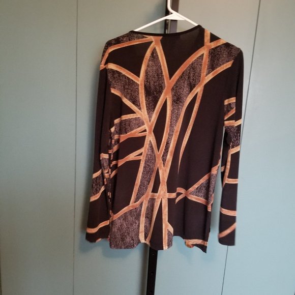 Patterned Top - Picture 4 of 4